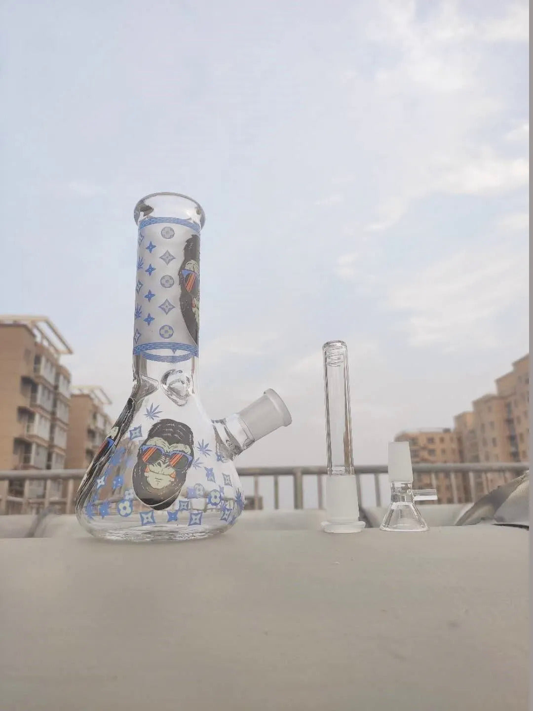8 Inch 20CM Glow In the Dark Smoking Blue Monkey Gorilla Glass Beaker Bong Halloween Hookah Water Pipe Dab Rig Percolator Glass