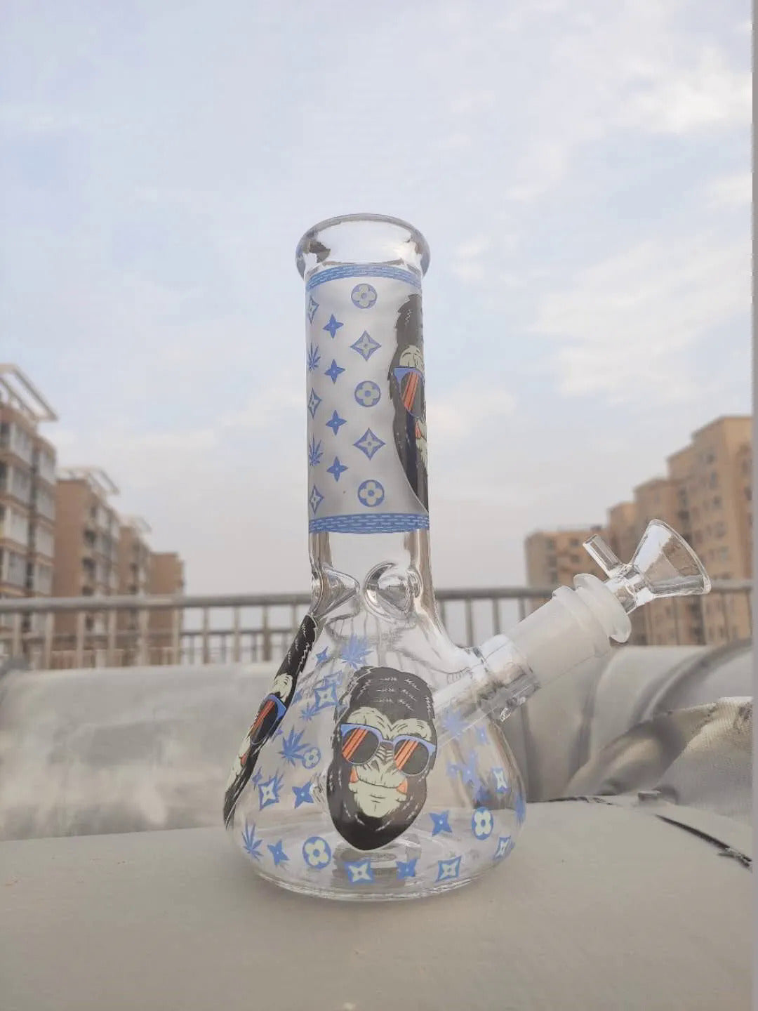 8 Inch 20CM Glow In the Dark Smoking Blue Monkey Gorilla Glass Beaker Bong Halloween Hookah Water Pipe Dab Rig Percolator Glass